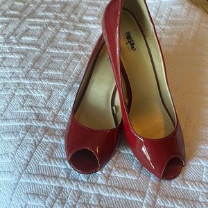Mossino burgundy open toe size 7 heels